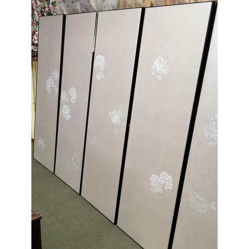 656 - 4 Impressive De Gournay panels, metallic silk ground wallpaper mounted to heavy boards with decorati... 