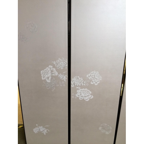 656 - 4 Impressive De Gournay panels, metallic silk ground wallpaper mounted to heavy boards with decorati... 