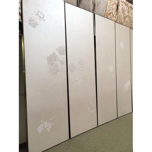 656 - 4 Impressive De Gournay panels, metallic silk ground wallpaper mounted to heavy boards with decorati... 
