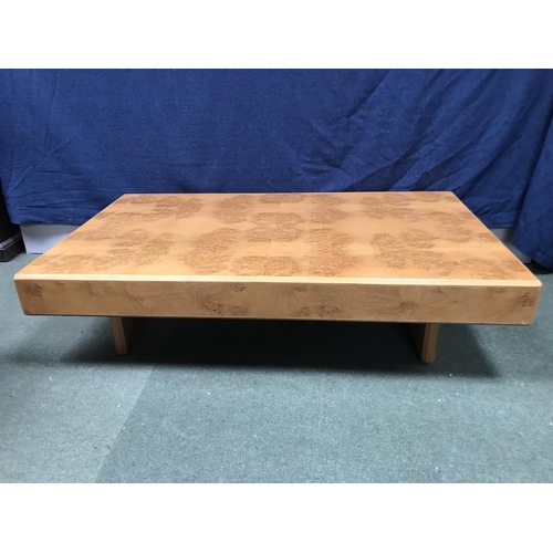681 - Large modern top quality burrwood coffee table 160 x 95 x 39