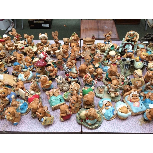 189 - Unique collection of Pendelfin rabbit figures, approx 26 bases & over 150 rabbit figures including b... 