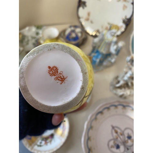 107 - Quantity of china to include Wedgwood, famille rose cups and tea bowls Crown Derby, Imari etc Condit... 