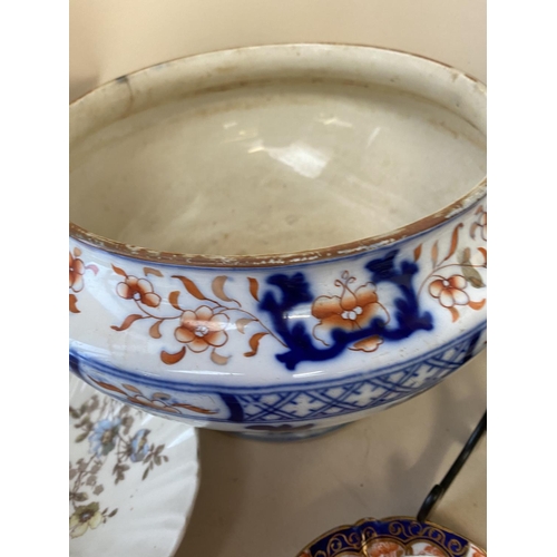 107 - Quantity of china to include Wedgwood, famille rose cups and tea bowls Crown Derby, Imari etc Condit... 