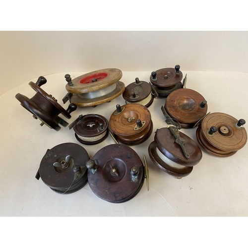 94 - Collection of 10 vintage wooden fishing reels and a bakelite reel Allcock Aerialite, (11 in total); ... 