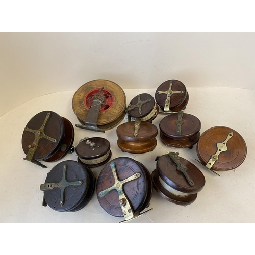 94 - Collection of 10 vintage wooden fishing reels and a bakelite reel Allcock Aerialite, (11 in total); ... 