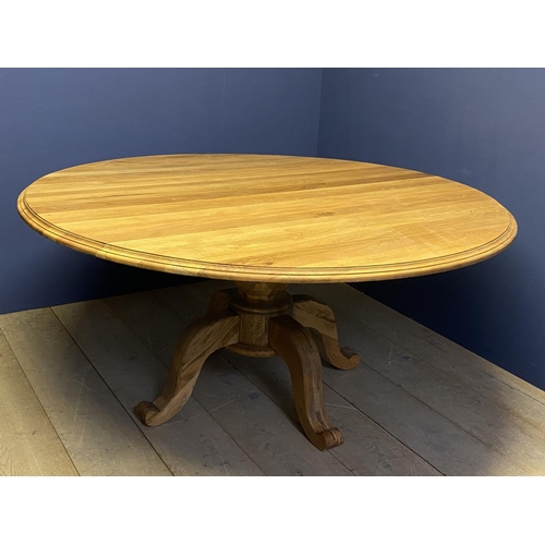 730 - Good Quality light oak circular dining table,  moulded edging with dropped flaps on a heavy turned q... 