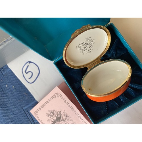 16 - Qty of good quality decorative items and gifts including Halcyon Days Smythson - see images for list... 