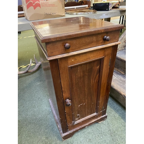 754 - Mahogany washstand, rising lid with fitted bowl, 81cmH, and a childs chair