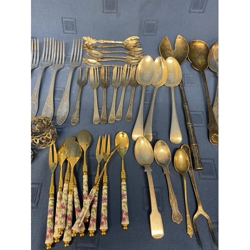 199 - Qty silver plate mainly flatware