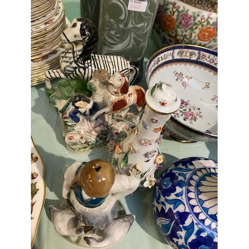 280 - Mixed lot of ceramics and glass, including Copeland Spode, Limoges, Meissen, Worcester (much damage ... 