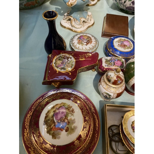 280 - Mixed lot of ceramics and glass, including Copeland Spode, Limoges, Meissen, Worcester (much damage ... 