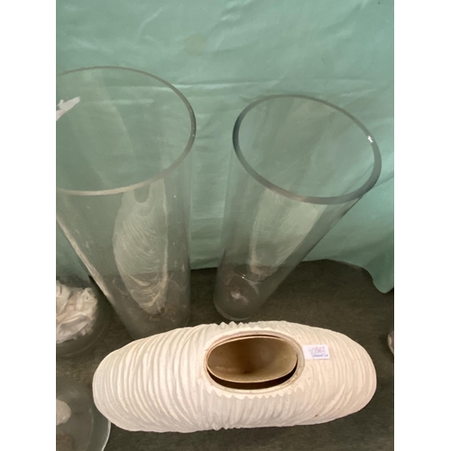 315 - 6 tall glass cylindrical flower vases including 2 pairs and 2 similar (tallest 80cm) (condition, no ... 