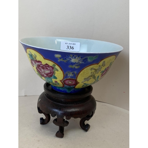 336 - Small China bowl, blue ground with 4 yellow floral panels, marks to base, 15cm D (condition mainly g... 