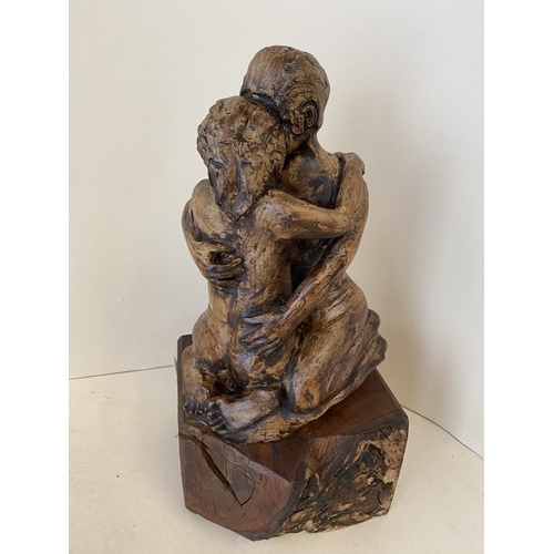 371 - Rustic heavy study of an embracing couple 35 cm H (not wood)