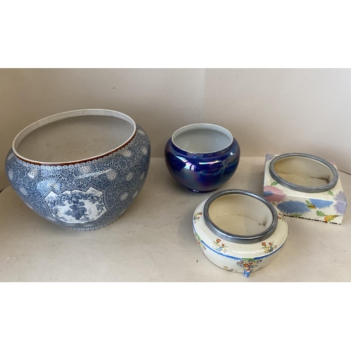 389 - 4 items of china, including  a round and a square shaped Coronet ware dishes, a blue and white jardi... 