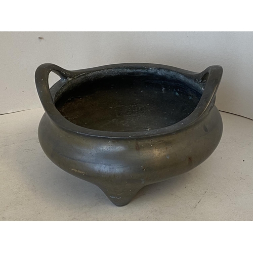 423 - Chinese bronze tripod censer, six character mark
20cm diameter including handles, 
12.3 cm high incl... 