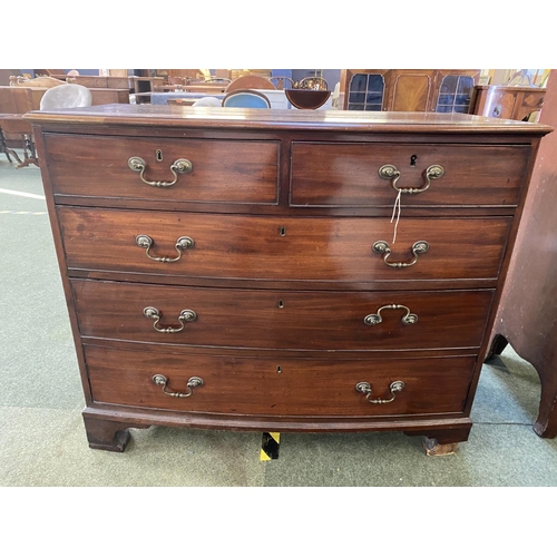 631 - A good C19th mahogany bow front chest of 2 short and 3 long graduated drawers, 105cmL x 88cmH,(condi... 