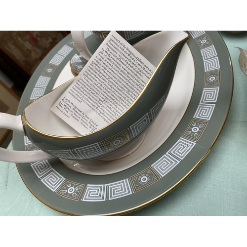 275 - Wedgwood bone china Asia R4310 pattern extensive dinner service : 22 dinner plates 27cm  D; 12 soup ... 