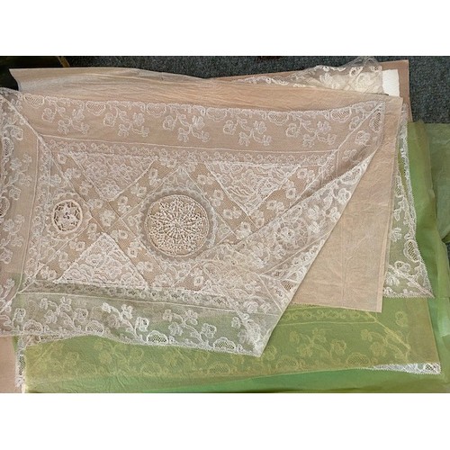 252 - Quantity of antique vintage lace textiles