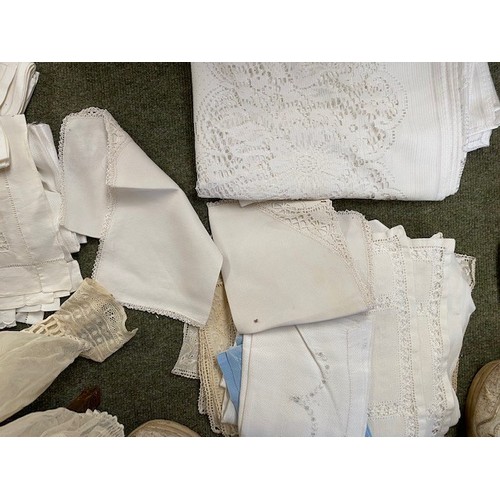 252 - Quantity of antique vintage lace textiles