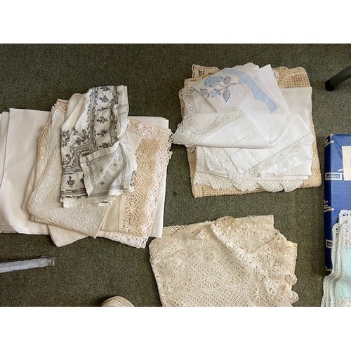 252 - Quantity of antique vintage lace textiles