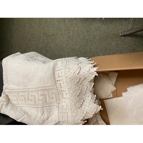 252 - Quantity of antique vintage lace textiles