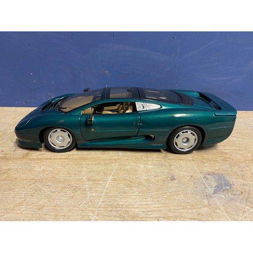 421 - Unboxed toy model of a Jaguar XJ 220, Scale 1/12