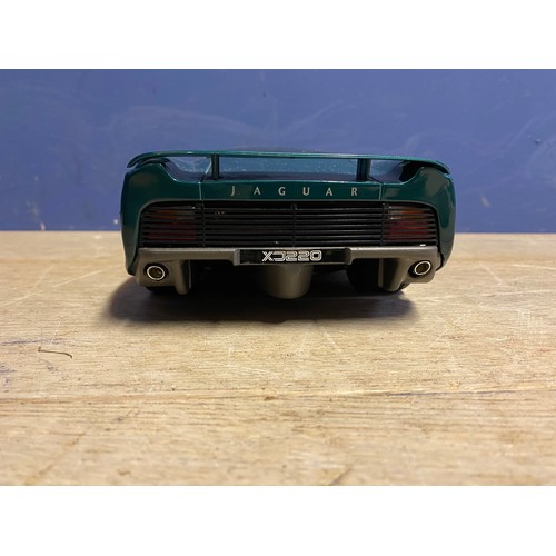 421 - Unboxed toy model of a Jaguar XJ 220, Scale 1/12