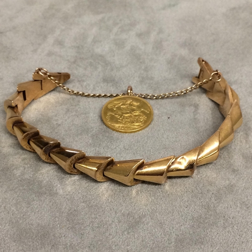 10 - Unmarked yellow metal bracelet with 1911 George V gold sovereign, 29.7g