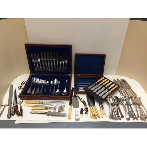 107 - A quantity of silver plated items to include cased flat ware, forks and knives etc