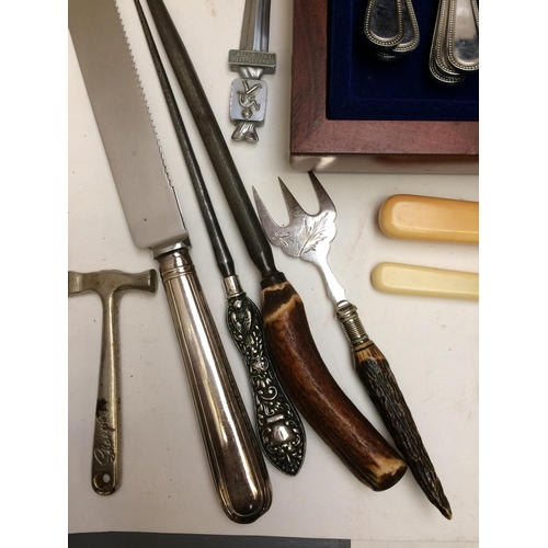 107 - A quantity of silver plated items to include cased flat ware, forks and knives etc