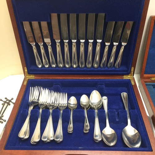 107 - A quantity of silver plated items to include cased flat ware, forks and knives etc