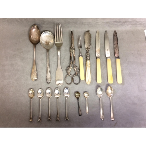 118 - A collection of sterling silver and unmarked white metal items to include an Irish silver spoon, fox... 