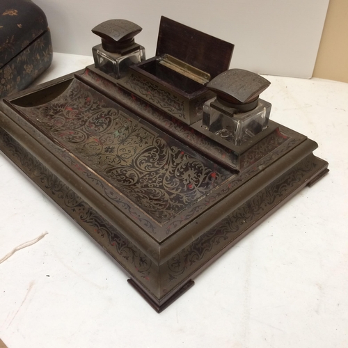 135 - A late C19th/early C20th tortoiseshell and boulle work desk tidy of rectangular form with 2 square i... 