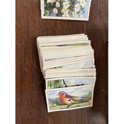 140 - Quantity of books and cigarette cards