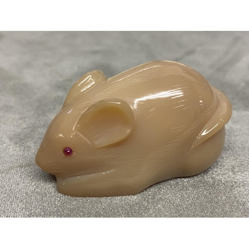 2 - Early C20th Faberge style carved agate model of a mouse with ruby eyes, in fitted Wartski case; Prov... 