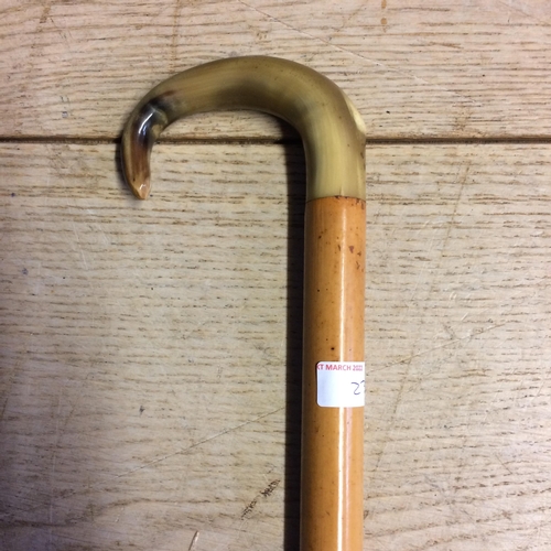 231 - Quantity of walking canes, shooting stick and horn handled cane  (7)