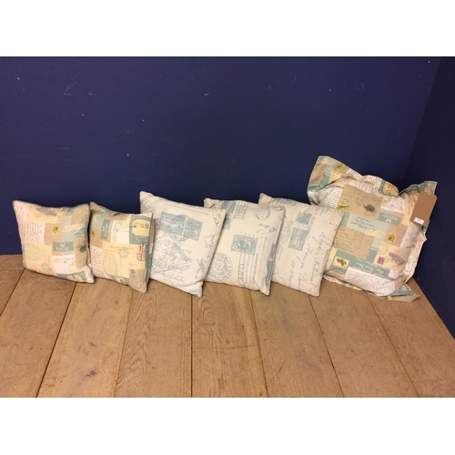 243 - Quantity of cushions