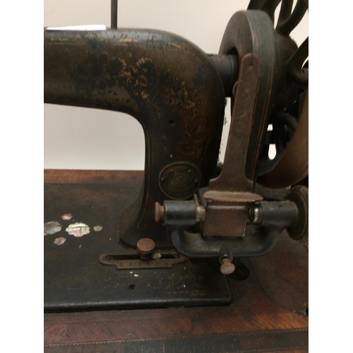 284 - A vintage sewing machine