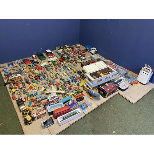 291 - A large quantity of toys, SEE IMAGES for full details