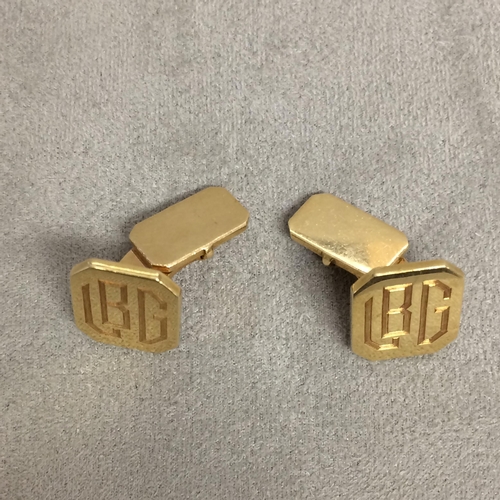 37 - Pair of 14ct gold Gentleman's cufflinks, 12.4g Hexagonal fonts with engraved decoration