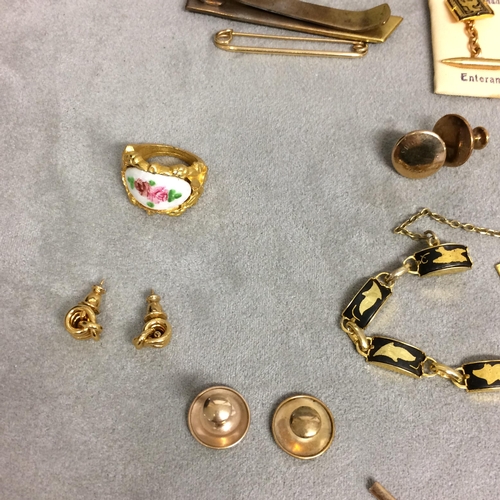 48 - Collection of unmarked yellow and white metal dress items to include cufflinks, dress studs, and oth... 