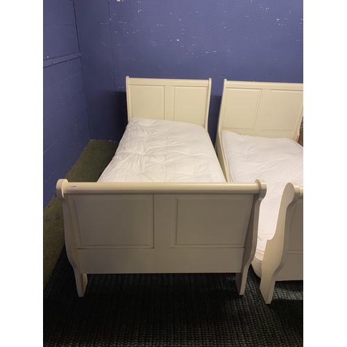 480 - Pair of white/grey painted single beds each with a mattress, but both sides need repair and fixing. ... 