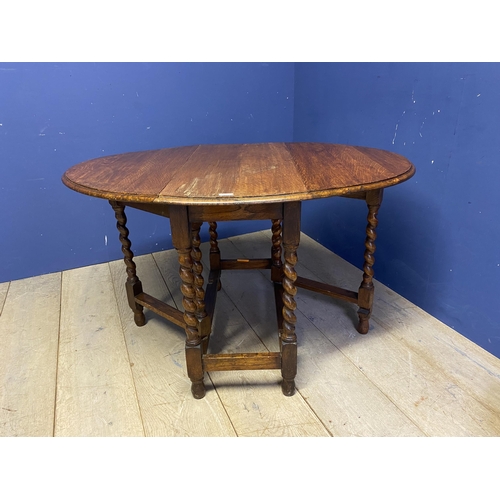 483 - A mahogany Pembroke table 97 x 91 x 69cmH and gateleg table 119 x 91 x 71cmH