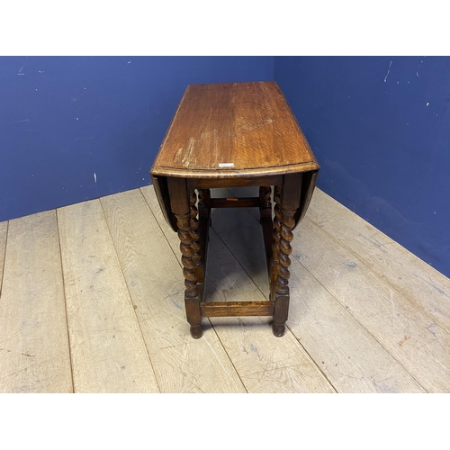 483 - A mahogany Pembroke table 97 x 91 x 69cmH and gateleg table 119 x 91 x 71cmH