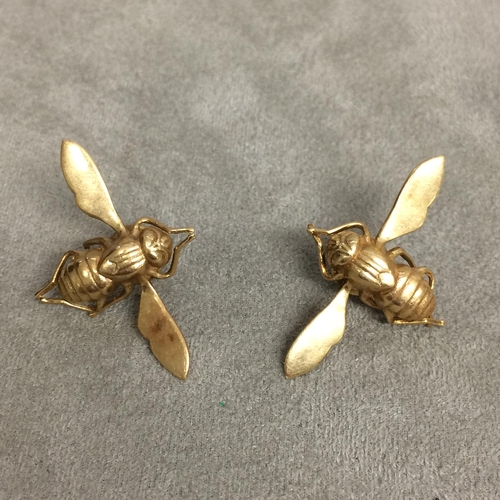 50 - Pair of 14ct gold Gents cufflinks modelled as bees, 6g