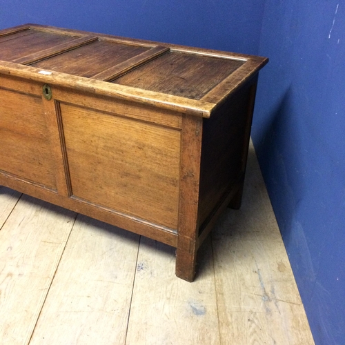 536 - Oak chest with rising 3 panelled lid, on 4 raised legs 59h x 100w x 47d cm, some wear to top