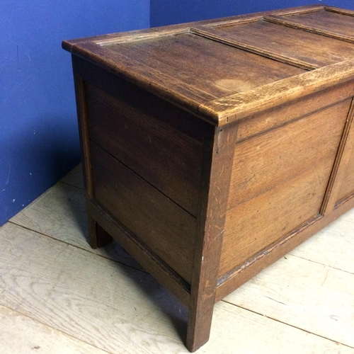 536 - Oak chest with rising 3 panelled lid, on 4 raised legs 59h x 100w x 47d cm, some wear to top