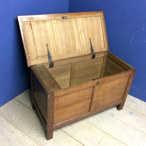 536 - Oak chest with rising 3 panelled lid, on 4 raised legs 59h x 100w x 47d cm, some wear to top