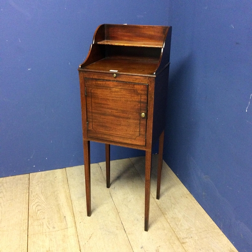 541 - Mahogany side cabinet, with shelf and brushing slide, and square tapering legs103h x 32 x 32cm